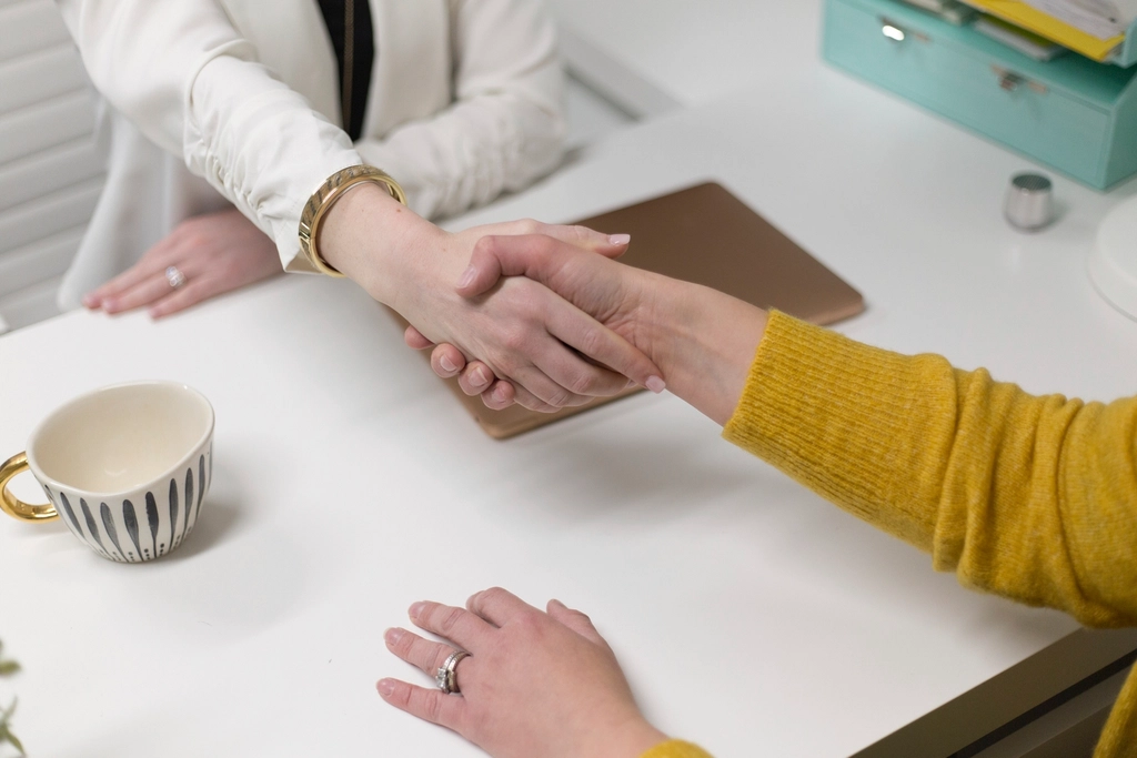 How to choose a web development agency — client and agency shaking hands on an agreement